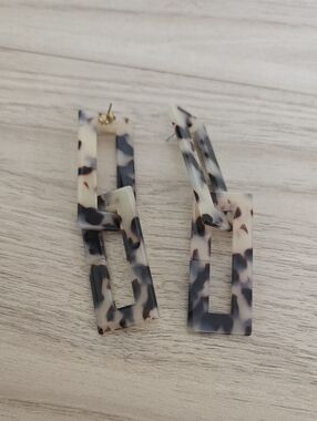 Tortoiseshell Rectangular Link Drop Earrings - Neutral Tones